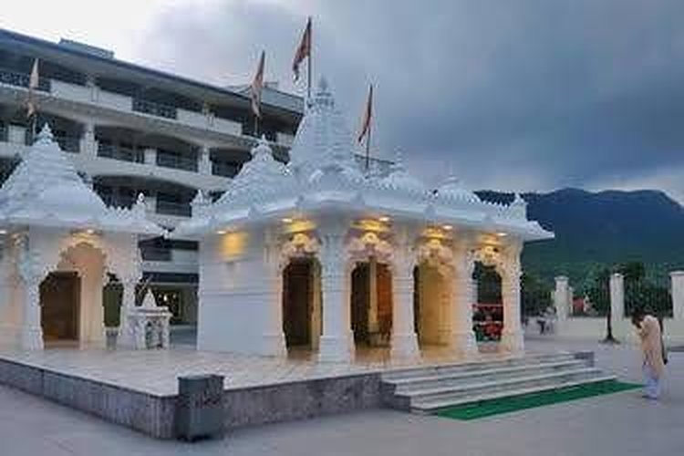 Triloknath Ashram community gathering